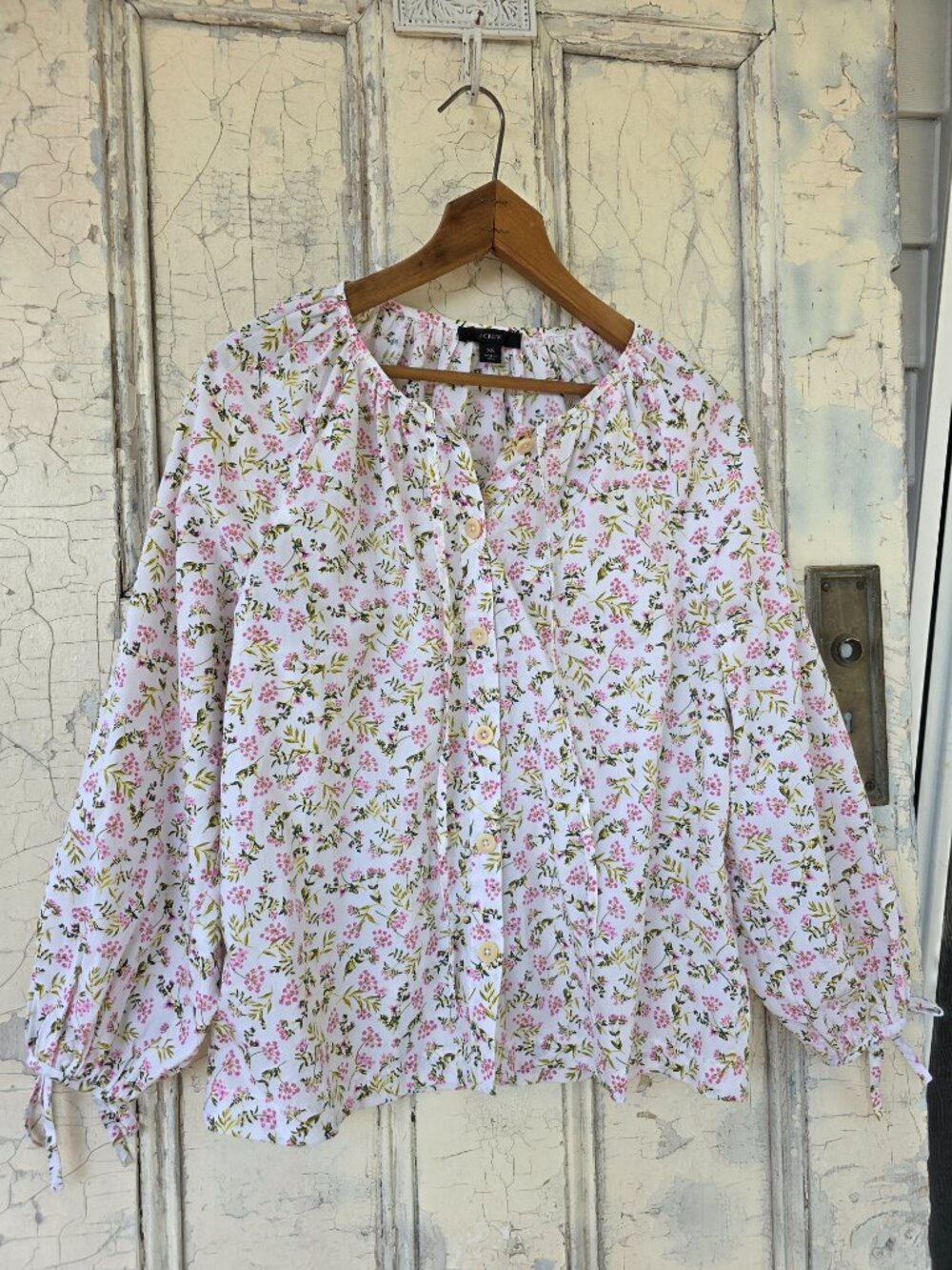 J Crew Reimagined Women XS White w Pink Floral Long Sleeve Button Up Shirt